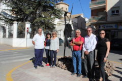 La escultura del Quijote ya luce en el centro de La Roda