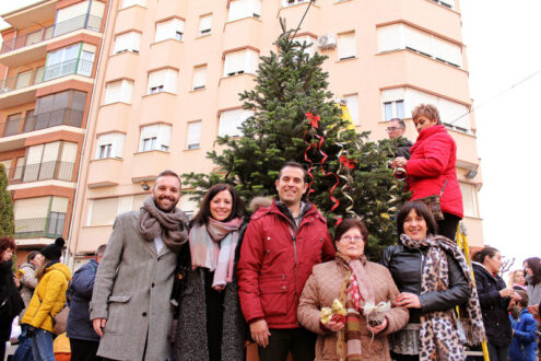 AMAR decoró el árbol de Navidad de la Miliaria