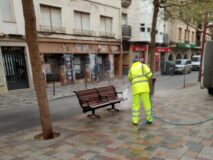 El Ayuntamiento trabaja en la desinfección de parques y calles de la localidad