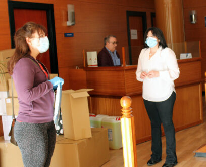 Comienza la entrega de mascarillas a comercios de La Roda