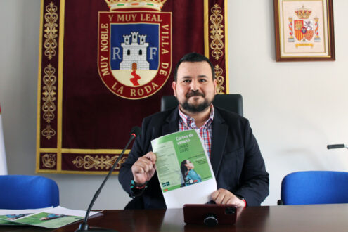 Juan Ramón Amores presenta el primer curso de la UNED que acogerá La Roda