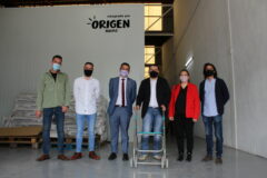 Juan Ramón Amores y el consejero de Agricultura, Francisco Martínez Arroyo, visitan Origen Farms