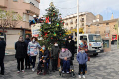 ASPRONA decora el árbol de Navidad de La Miliaria