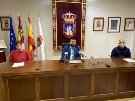 Juan Ramón Amores acuerda con Júcar Limpio plantar 3.000 árboles en La Roda