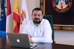 Juan Ramón Amores confirma que la rehabilitación de las viviendas sociales han comenzado