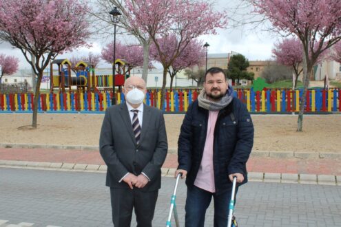 El Ayuntamiento invierte más de 100.000 euros en los parques infantiles de La Roda