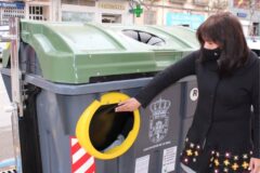 El Ayuntamiento instala los cinco primeros contenedores accesibles