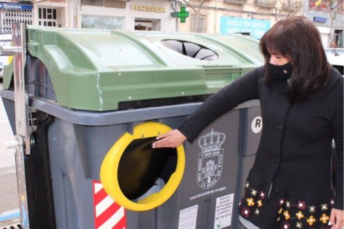 El Ayuntamiento instala los cinco primeros contenedores accesibles