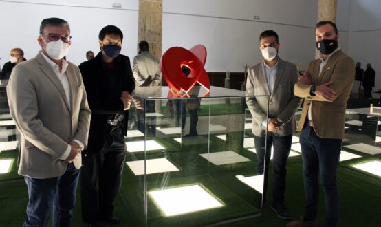 ‘Artefacto espiritual’ de Ramón Urban y ‘Ciudadela’ de Mar Solís, ganadores del premio ‘Rafael Canogar’