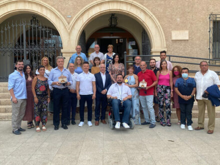 Juan Ramón Amores recibe en el Ayuntamiento de La Roda a la medallista olímpica Sandra Sánchez