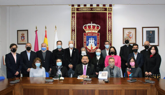 La Roda entrega la Medalla de Honor de la Villa a las Salesianas del Sagrado Corazón de Jesús